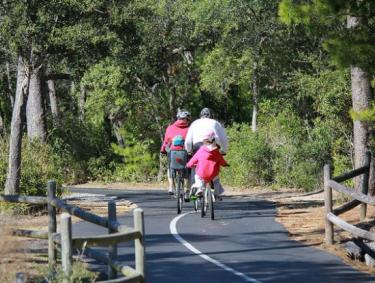 Family Rides bikes on Backcountry Trail