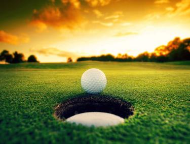 playing golf in Gulf Shores, Alabama
