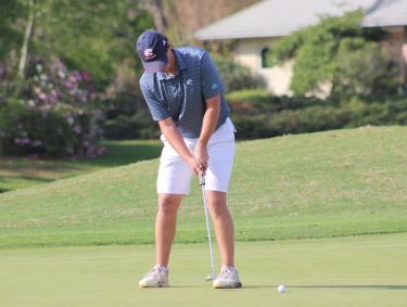 Man playing golf at Craft Farms Golf Resort in Golf Shores