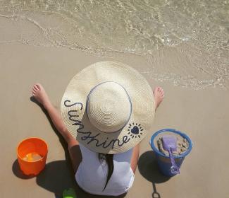 Big beach hat on the Gulf Shores AL beach