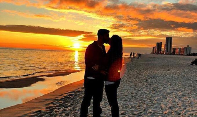 couples on the beach at sunset in Gulf Shores