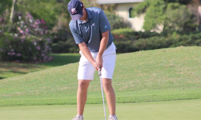 Man playing golf at Craft Farms Golf Resort in Golf Shores