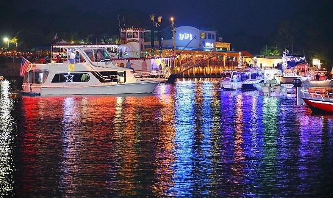 Lulu's Lighted Christmas Boat Parade