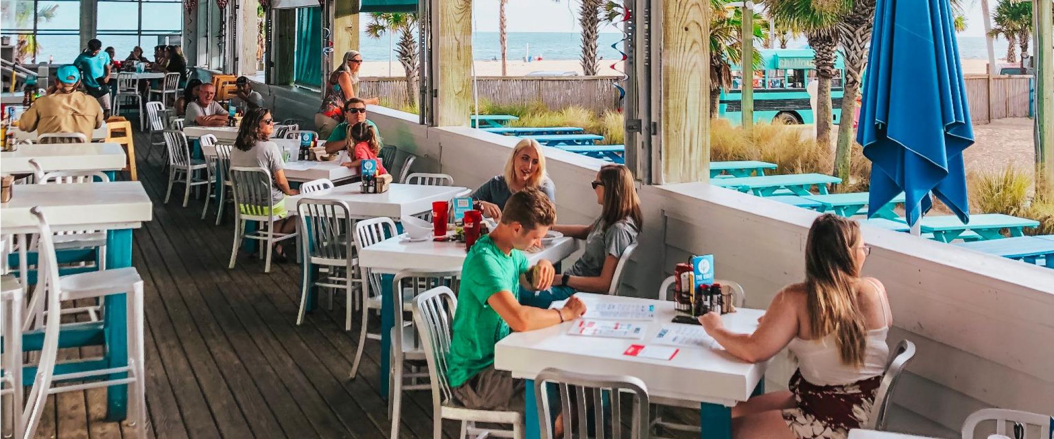 People eating at The Hangout in Gulf Shores