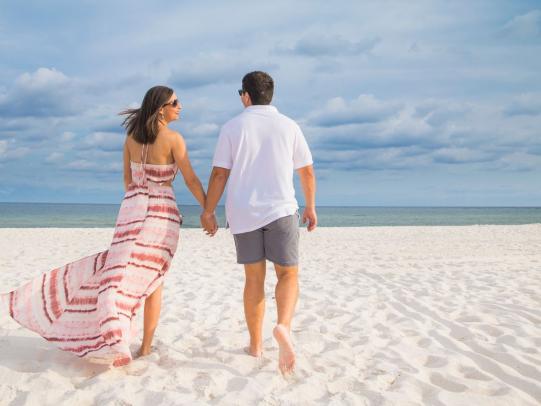 Couple on the beach in Gulf Shores and Orange Beach AL