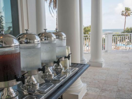 Beverage containers