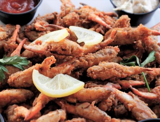 crab claws with lemon