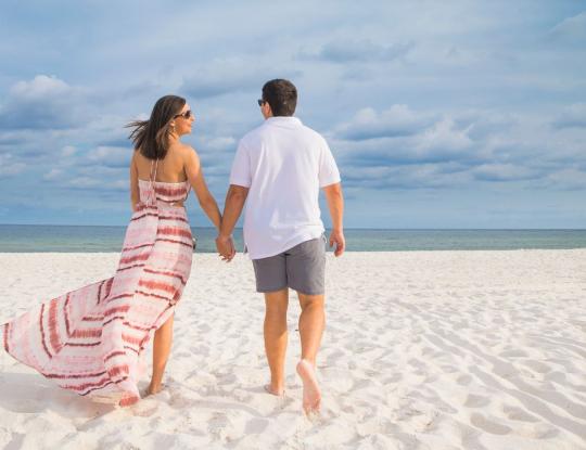 Couple on the beach in Gulf Shores and Orange Beach AL
