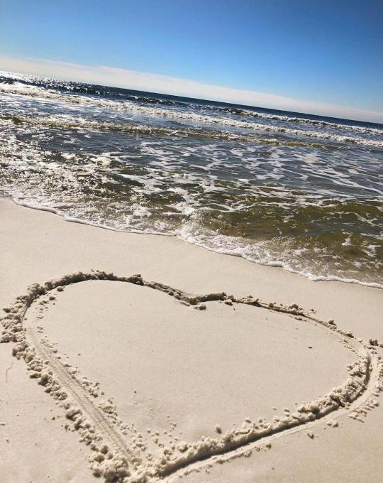 Proposal in the sand on Alabama's beaches