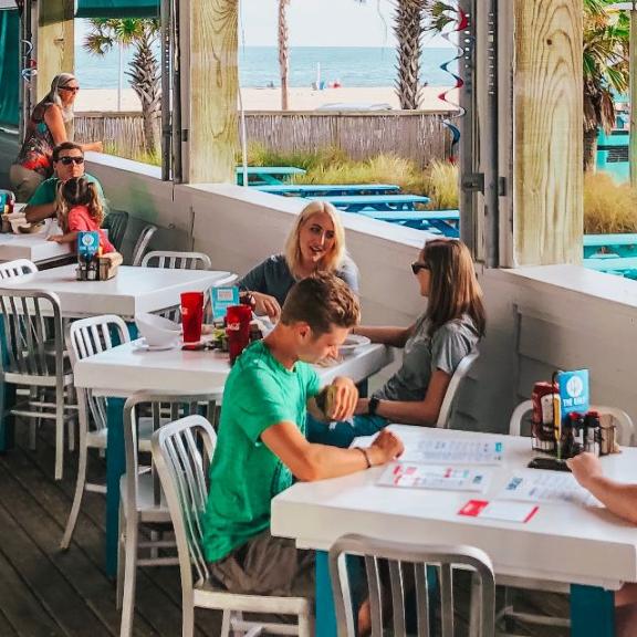 People eating at The Hangout in Gulf Shores