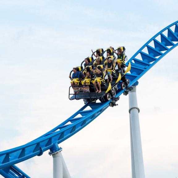 10 Best Indoor Amusement Parks in the US To Experience Thrills Year Round