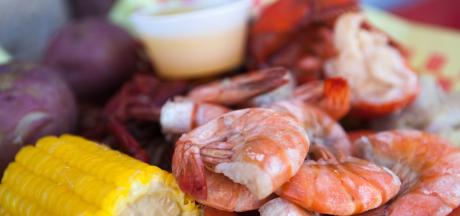 shrimp boil with corn and potatos