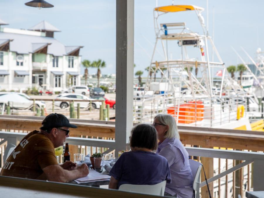 La Play Orange Beach Al outdoor dining