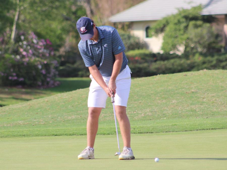 Man playing golf at Craft Farms Golf Resort in Golf Shores