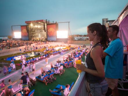girl overlooking crowd at Hangout