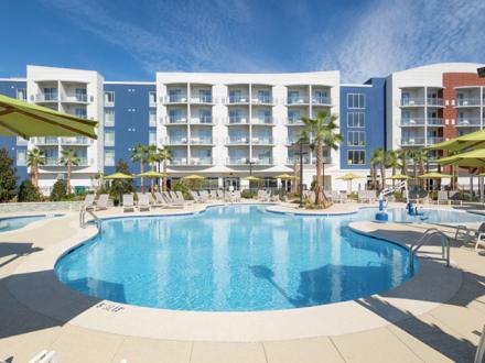 Hotel with Pool in Gulf Shores AL