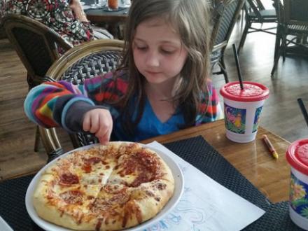 girl eating a pizza