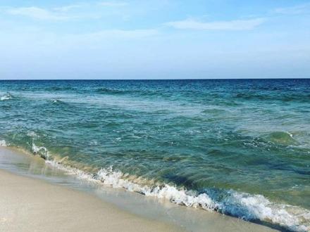 shore line in gulf Shores AL