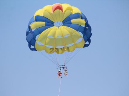 Couple parasailing over the Gulf of Mexico in Orange Beach