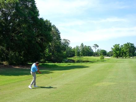 Golfer playing Cotton Creek golf course in Gulf Shores
