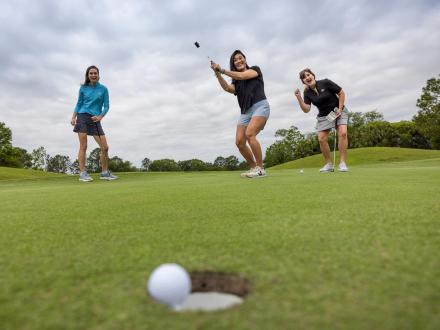 Women playing golf at Craft Farms Golf Resort in Gulf Shores