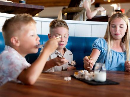 Kids eating dessert at Jesse's on the Bay restaurant in Fort Morgan