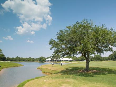 Men playing golf at Craft Farms golf course in Gulf Shores