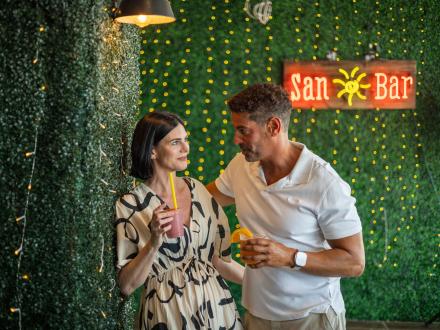 Couple with drinks at the San Bar at Orange Beach