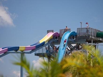 Thrilling waterslides at Waterville waterpark in Gluf Shores
