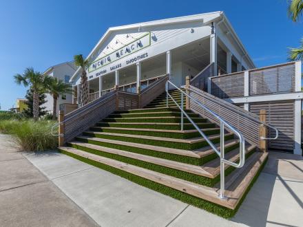 Picnic Beach casual restaurant in Gulf Shores