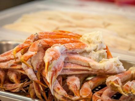 close-up image of crab legs at a seafood market