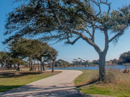 Gulf State Park trail at Lake Shelby