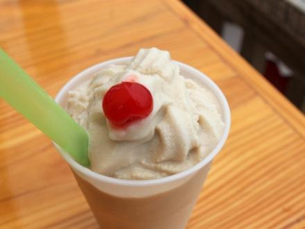 Bushwacker cocktail at Pirates Cove boat-up restaurant