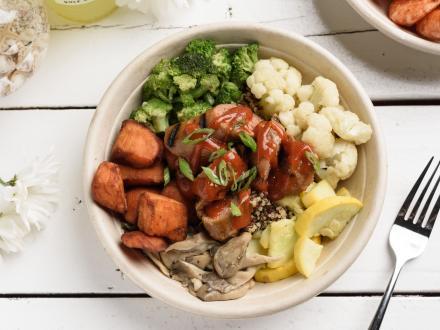 a fresh and healthy bowl at Picnic Beach outdoor restaurant in Gulf Shores
