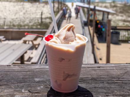 bushwacker cocktail at Flora-Bama beach bar