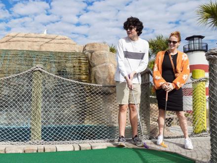 couple playing putt putt at Beachside Mini Golf in Orange Beach
