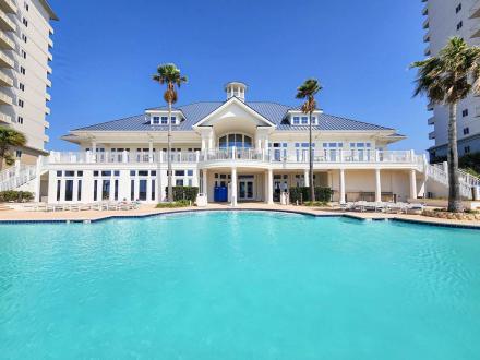 Beach Club Resort Gulf-front pool