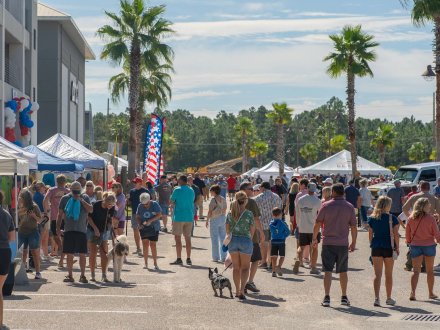 crowd at orange beach freedom fest at the wharf