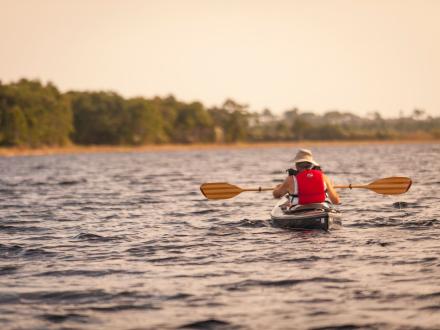 kayaking in Lake Shelby in Gulf State Park during sunset