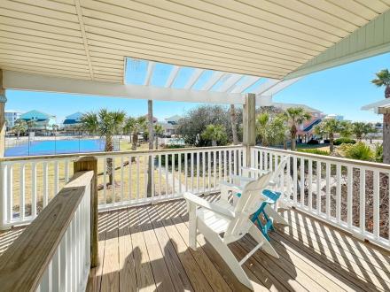 Outdoor deck at Winter Waves vacation home in Gulf Shores