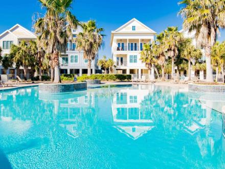 Resort-style pool at Cottages at Romar beach house community in Orange Beach