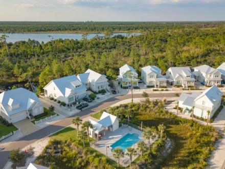 Aerial view of vacation rentals at Park's Edge beach house community in Orange Beach