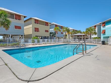 Heated pool at Turtle Tracks beach house in Gulf Shores
