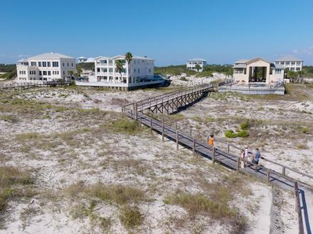 Kiva Dunes boardwalk to pool