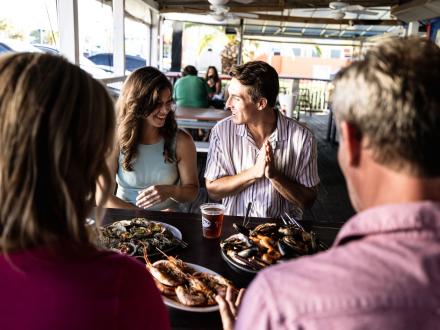 Friends enjoying fresh seafood at Gulf Shores Steamer seafood boil restaurant