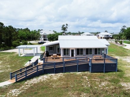 Snell's Place wheelchair-accessible waterfront beach rental in Orange Beach