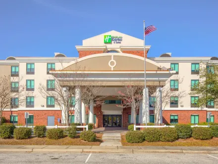 Holiday Inn Express & Suites