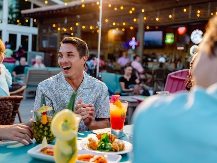 Friends eating at GT's during their spring getaway to Alabama's Beaches