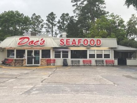 Doc's Seafood Shack casual restaurant in Orange Beach