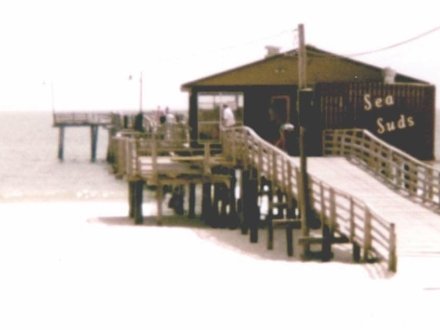 Vintage photo of Sea-N-Suds beachfront seafood restaurant in Gulf Shores